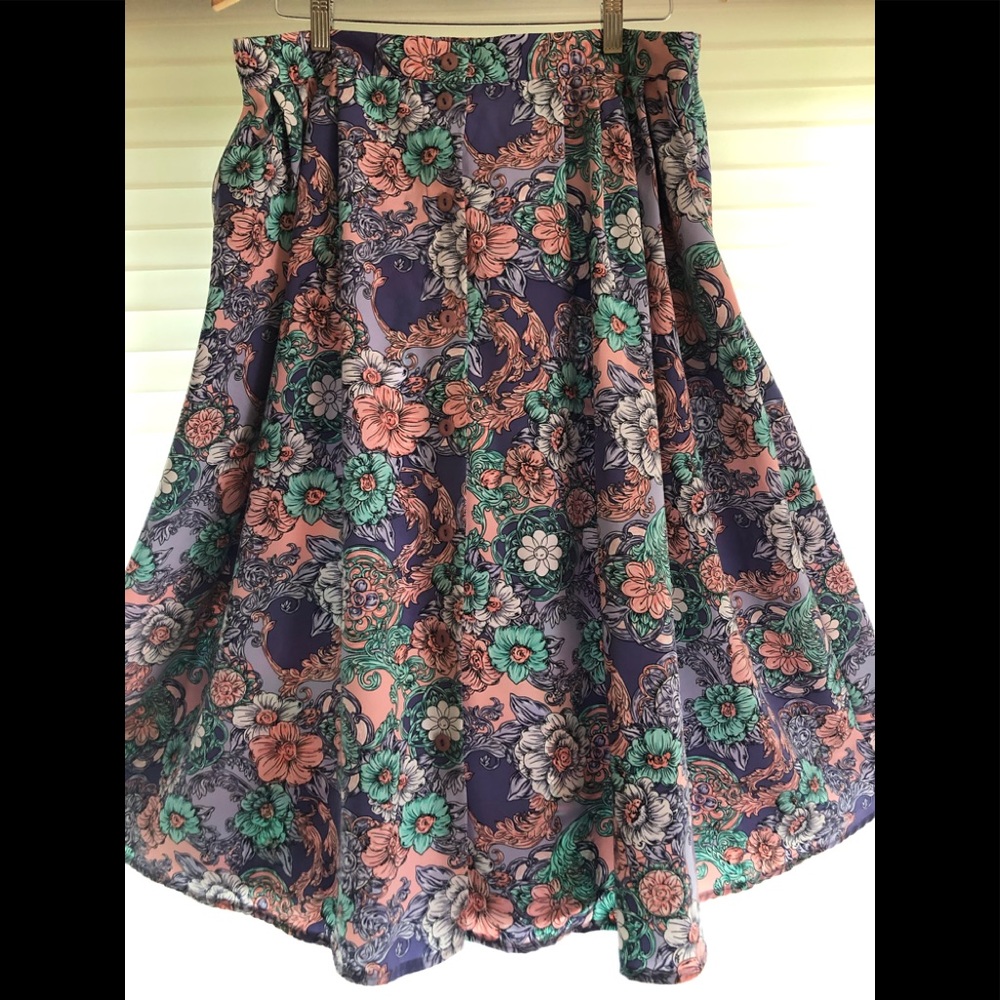 LANTANA midi skirt with floral details. Size XL.